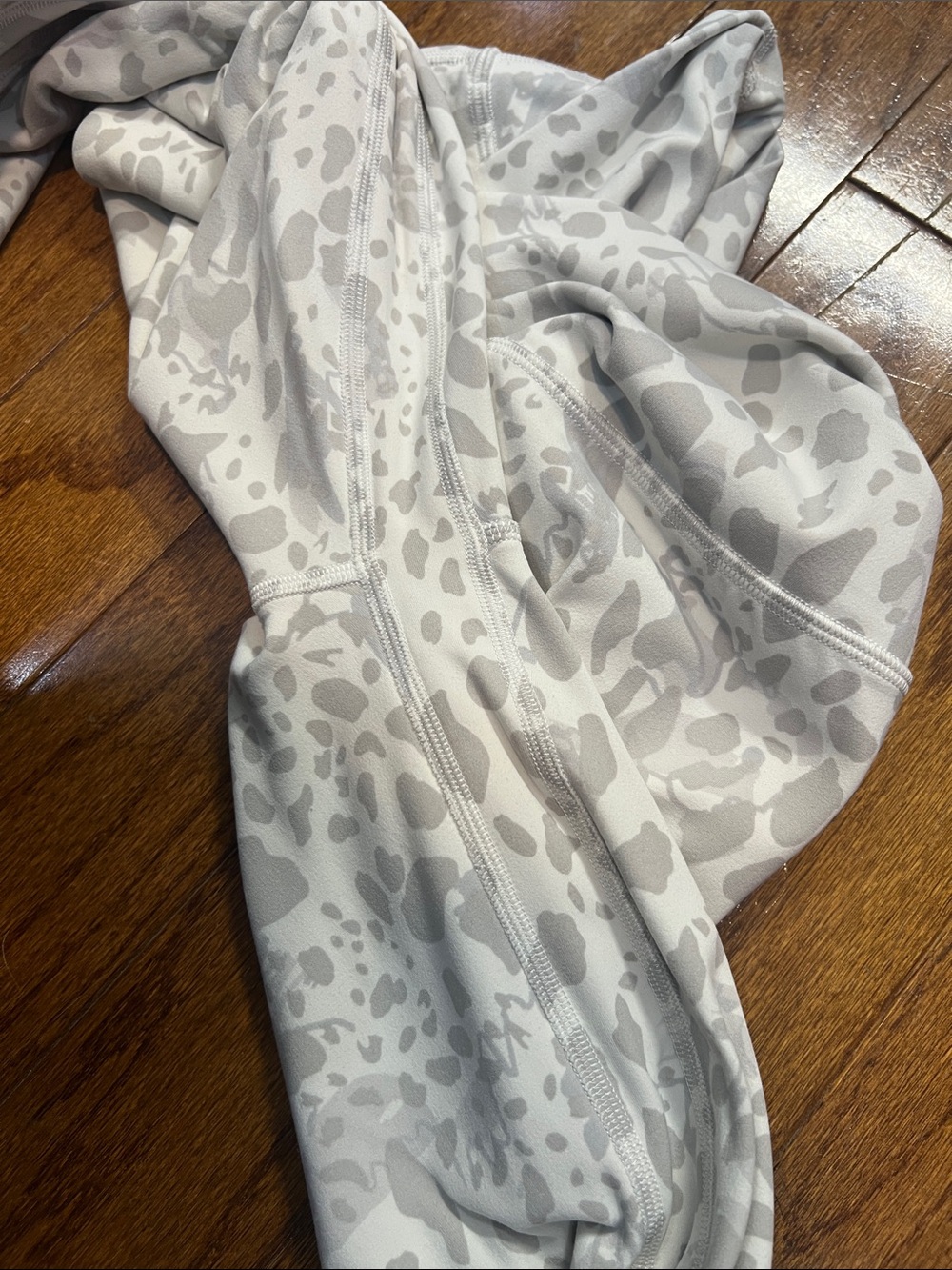 123. Lululemon Align High-Rise Pant Legging 25” Cheetah Camo size 8 - Picture 9 of 10